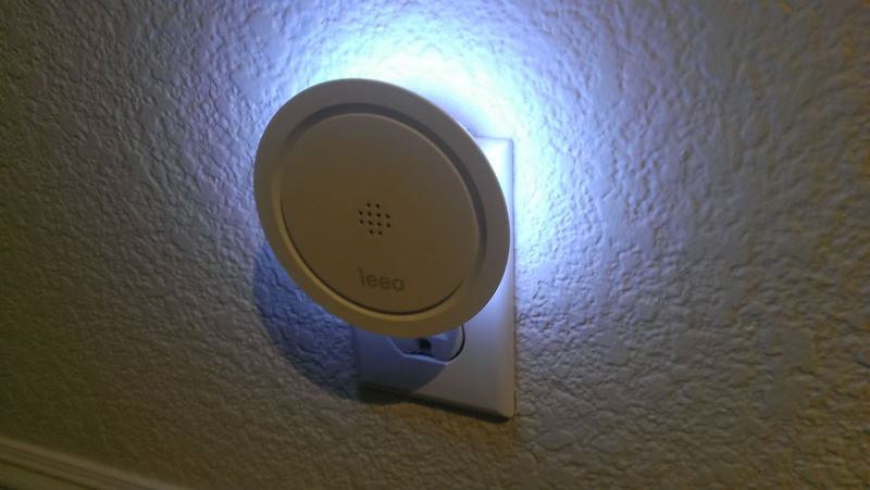 Illustration for article titled Leeo SmartAlert Review: A $100 Night Light That Listens For Fire